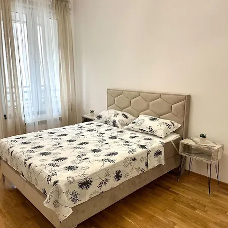 Lägenhet Lu Novi Sad